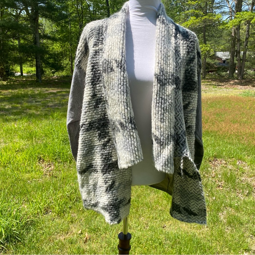 DOLAN SWEATER CARDIGAN OPEN FRONT GRAY WHITE SHAWL COLLAR POCKETS SIZE M